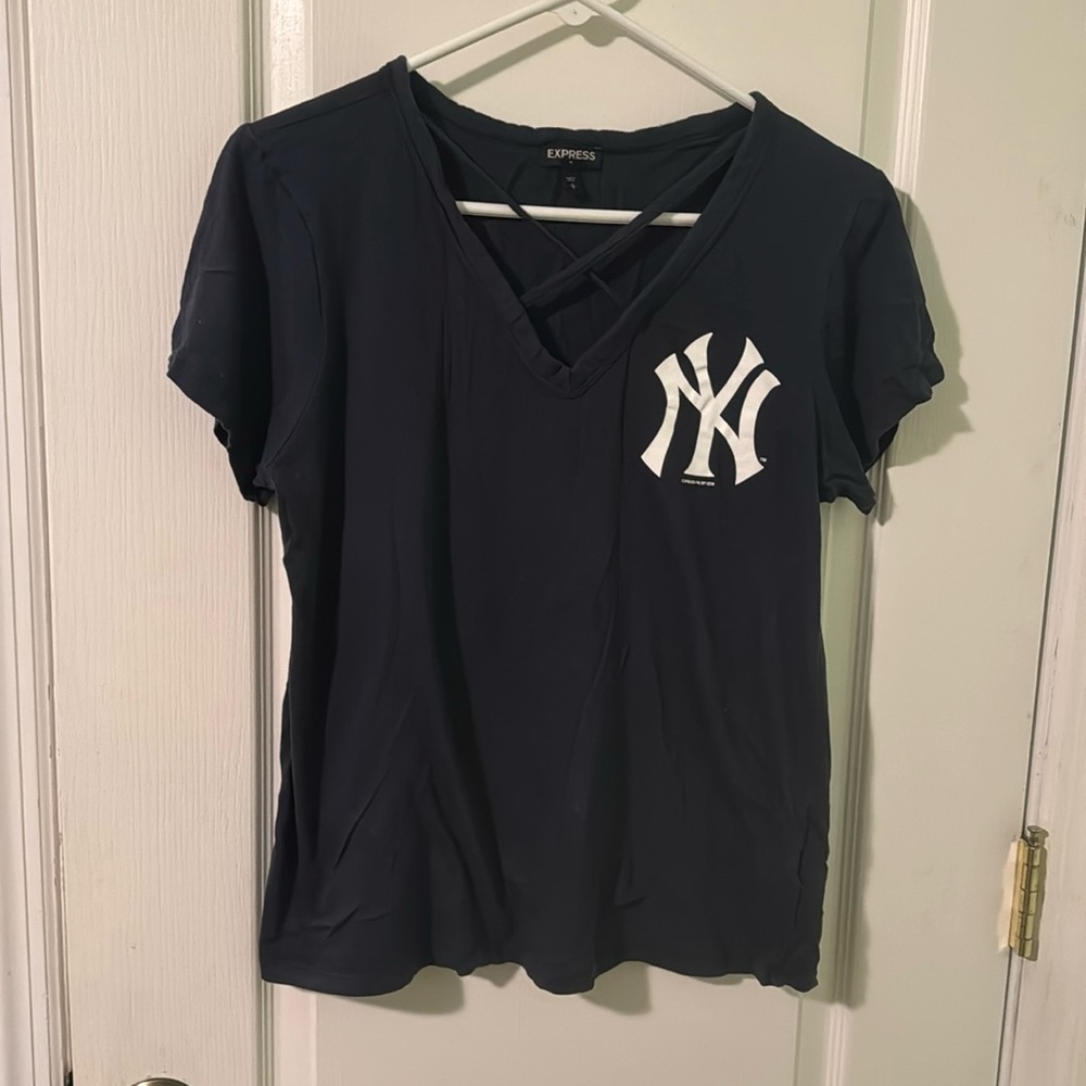 Yankees express small tee